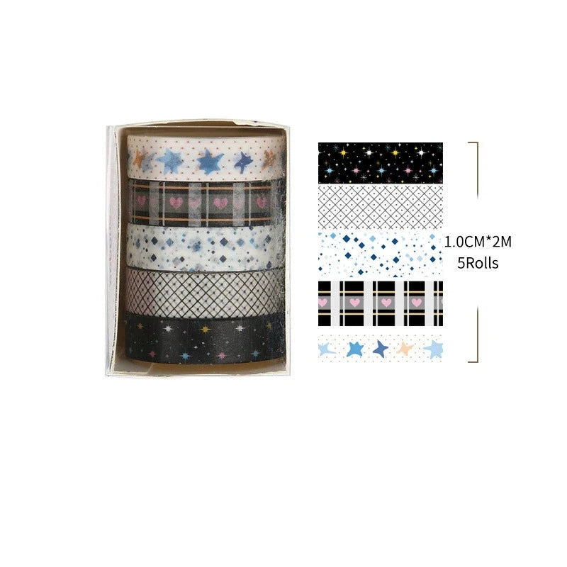 Set of washi tape rolls with decorative patterns in a packaging box, showing dimensions and product code.