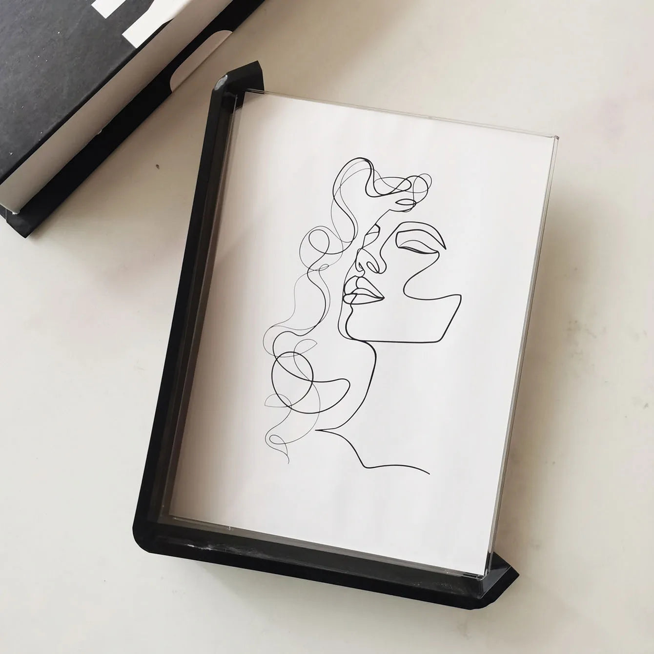 AuraGlass Floating Picture Frame